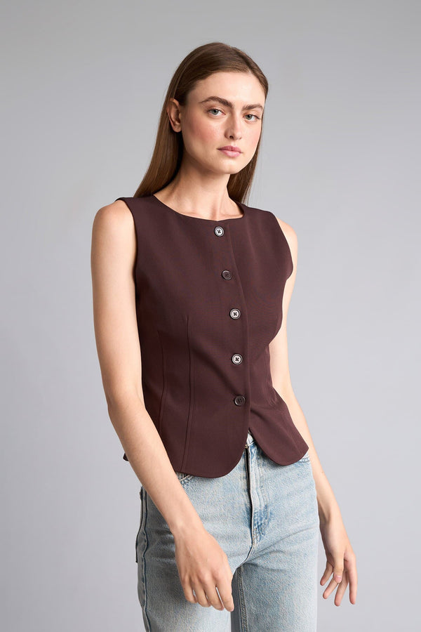 Fit Sleeveless Boat Neck Vest