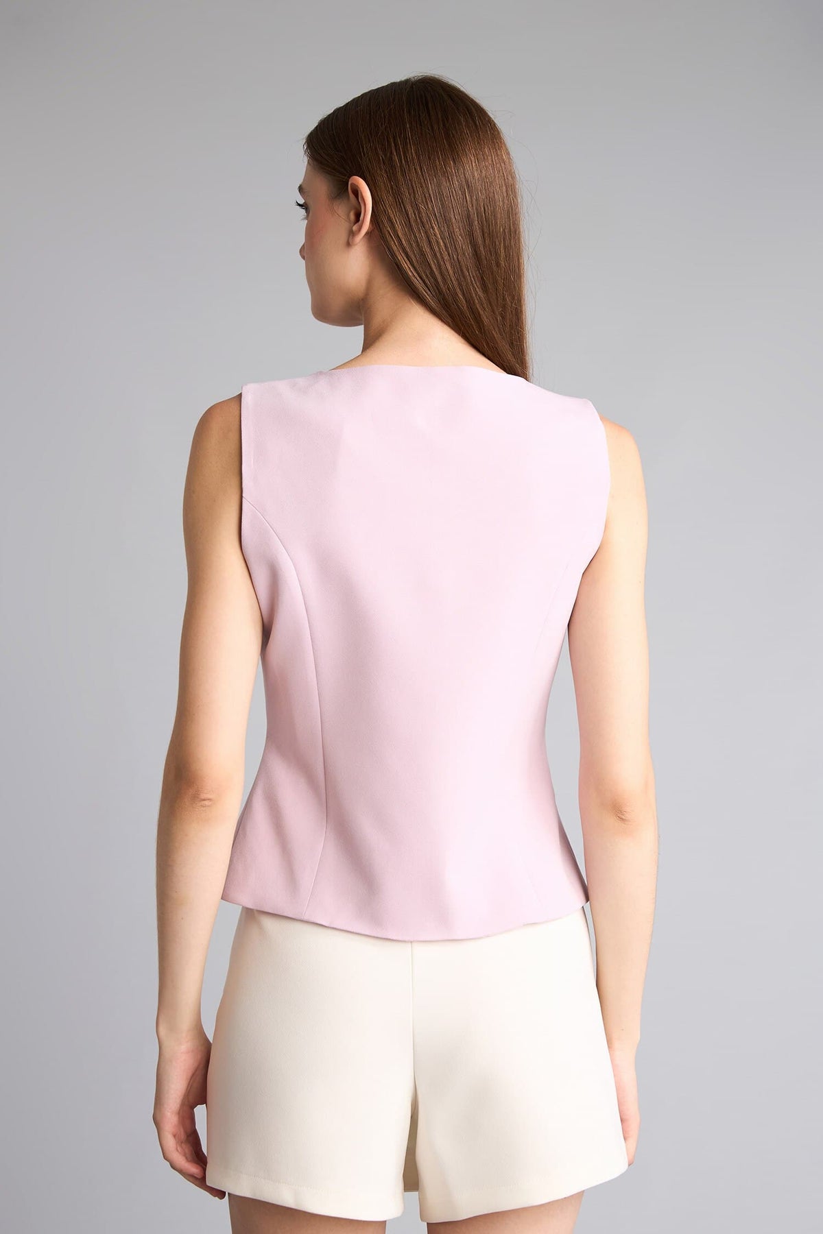 Fit Sleeveless Boat Neck Vest