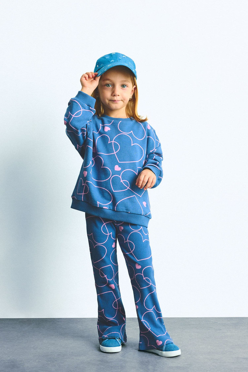 Heart Patterned Crew Neck Sweatshirt Flexible Waisted Spanish Leg Bottom 2-Piece Set Baby Girl