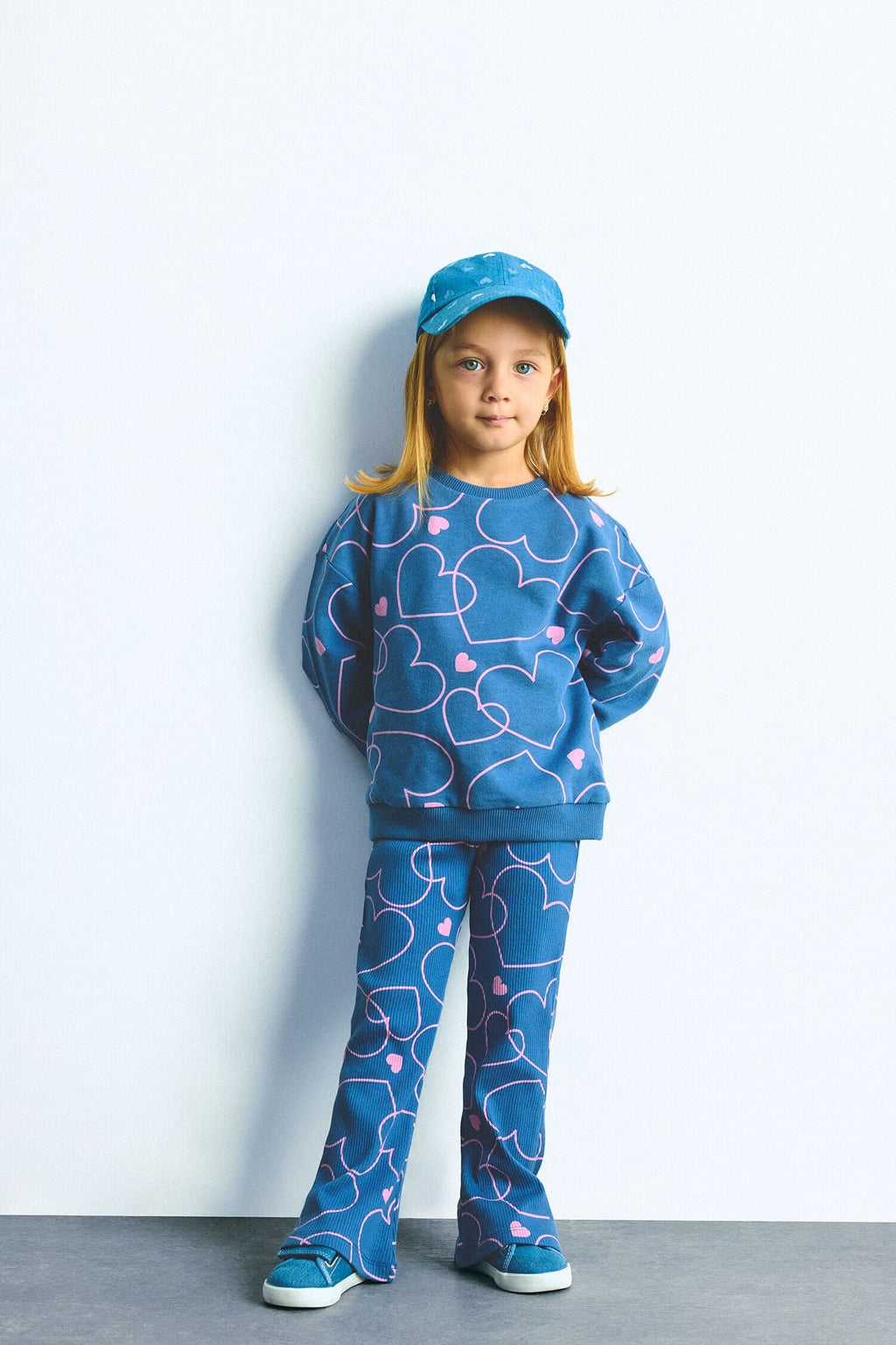 Heart Patterned Crew Neck Sweatshirt Flexible Waisted Spanish Leg Bottom 2-Piece Set Baby Girl
