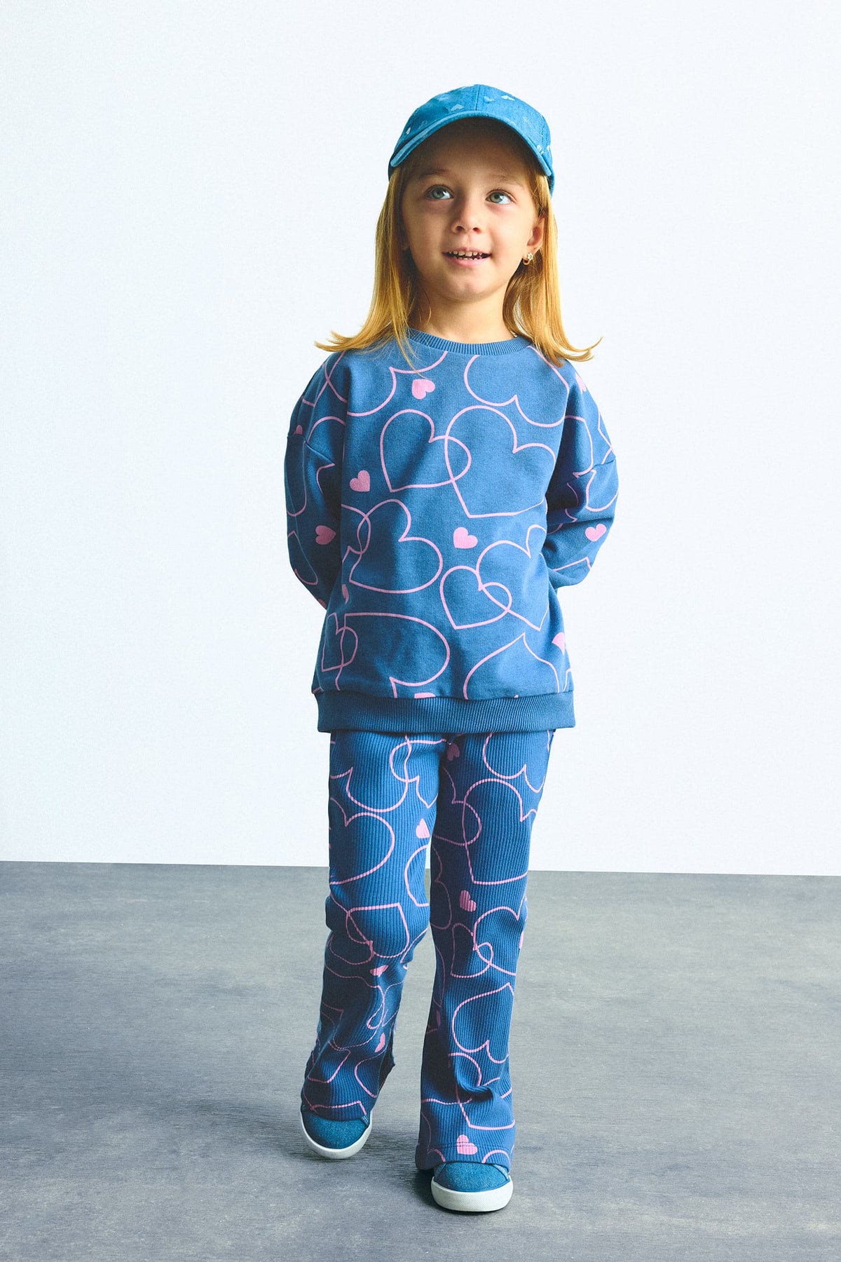 Heart Patterned Crew Neck Sweatshirt Flexible Waisted Spanish Leg Bottom 2-Piece Set Baby Girl
