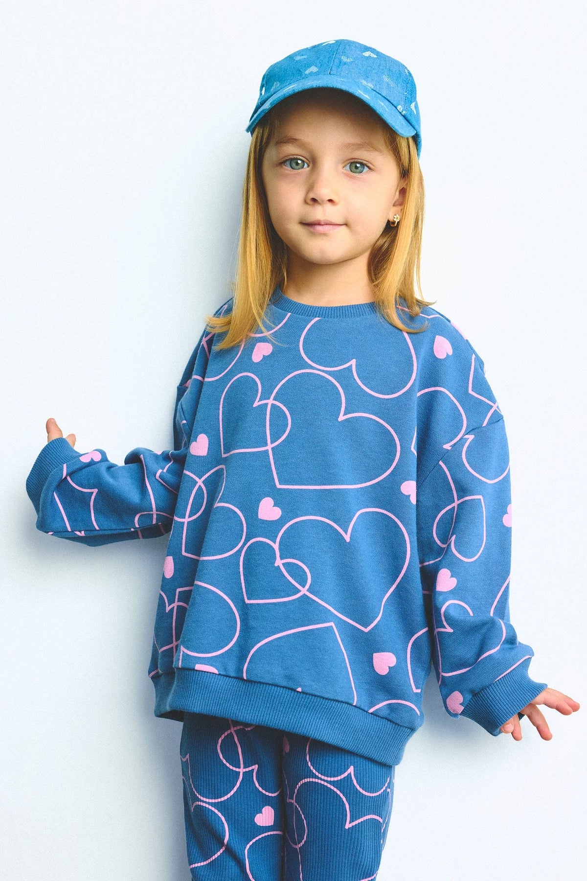 Heart Patterned Crew Neck Sweatshirt Flexible Waisted Spanish Leg Bottom 2-Piece Set Baby Girl