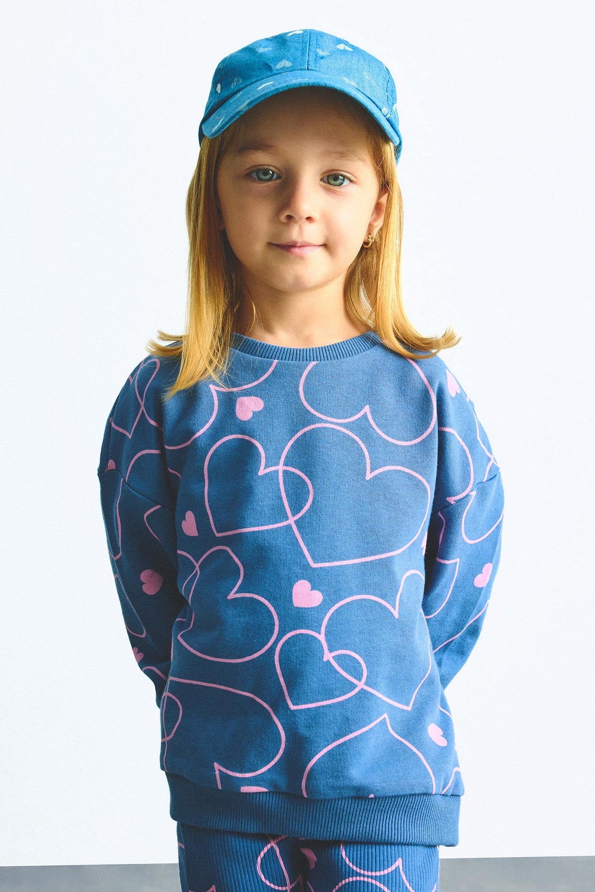 Heart Patterned Crew Neck Sweatshirt Flexible Waisted Spanish Leg Bottom 2-Piece Set Baby Girl