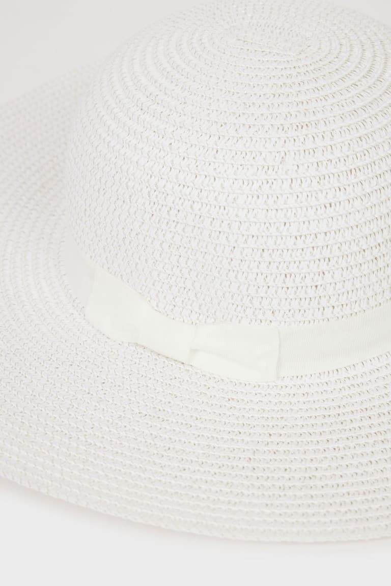 Straw hat for women Secondary image