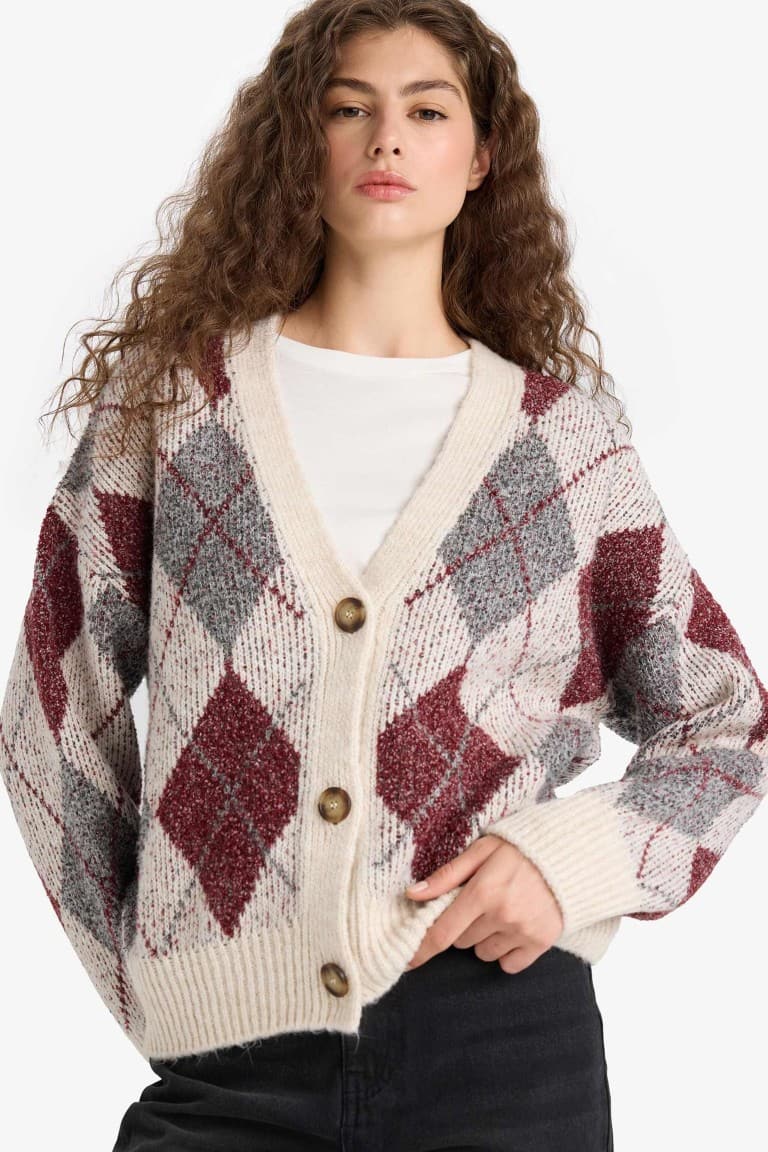 Oversize Wide Fit V-Neck Diamond Pattern Buttoned Knit Cardigan Main image