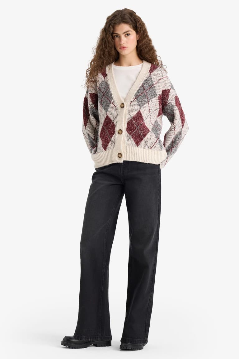 Oversize Wide Fit V-Neck Diamond Pattern Buttoned Knit Cardigan Secondary image