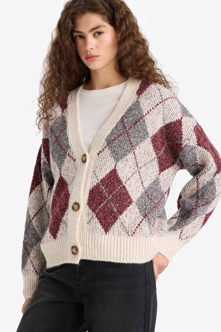 Oversize Wide Fit V-Neck Diamond Pattern Buttoned Knit Cardigan