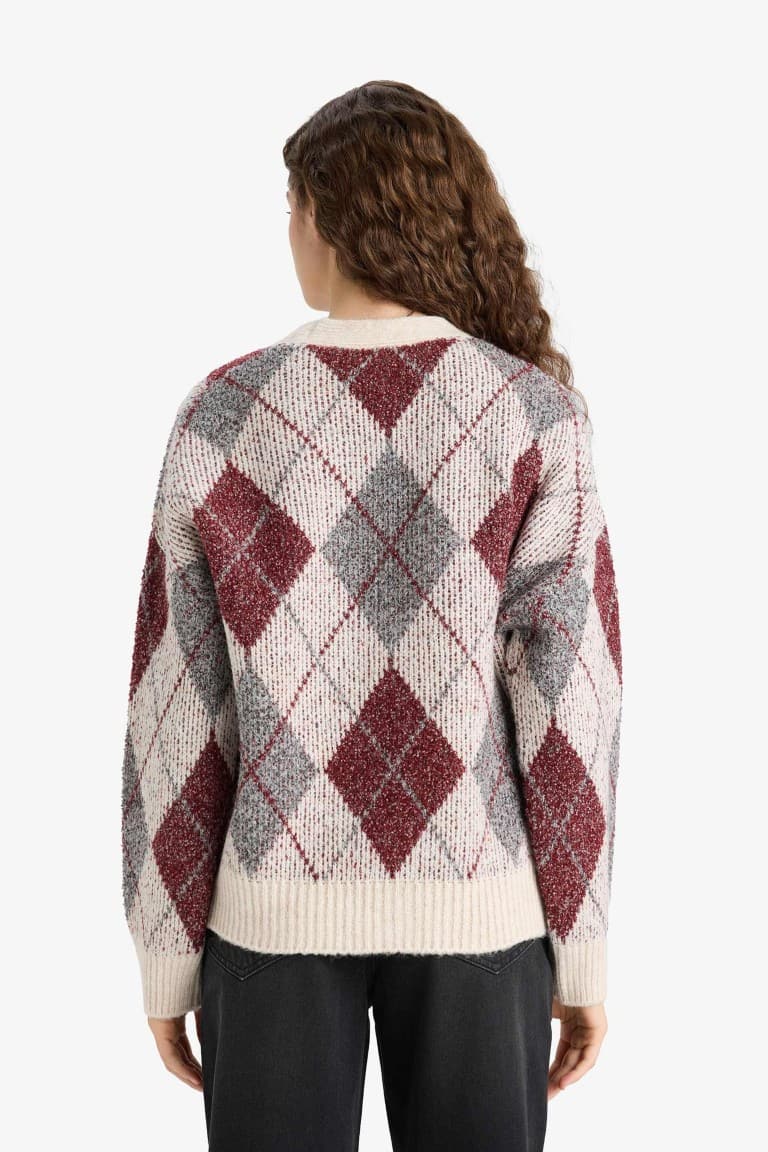 Oversize Wide Fit V-Neck Diamond Pattern Buttoned Knit Cardigan
