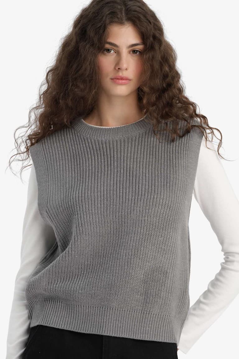 Oversize Wide Fit Crew Neck Knit Sweater Main image
