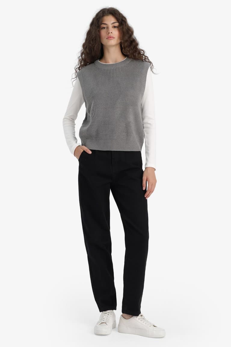 Oversize Wide Fit Crew Neck Knit Sweater Secondary image