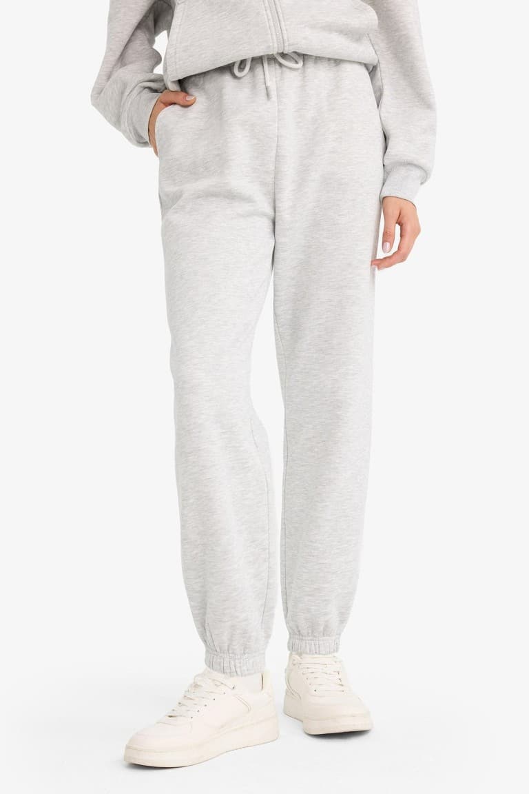 Standard Fit Elastic Waist Basic Thick Jogger Sweatpants