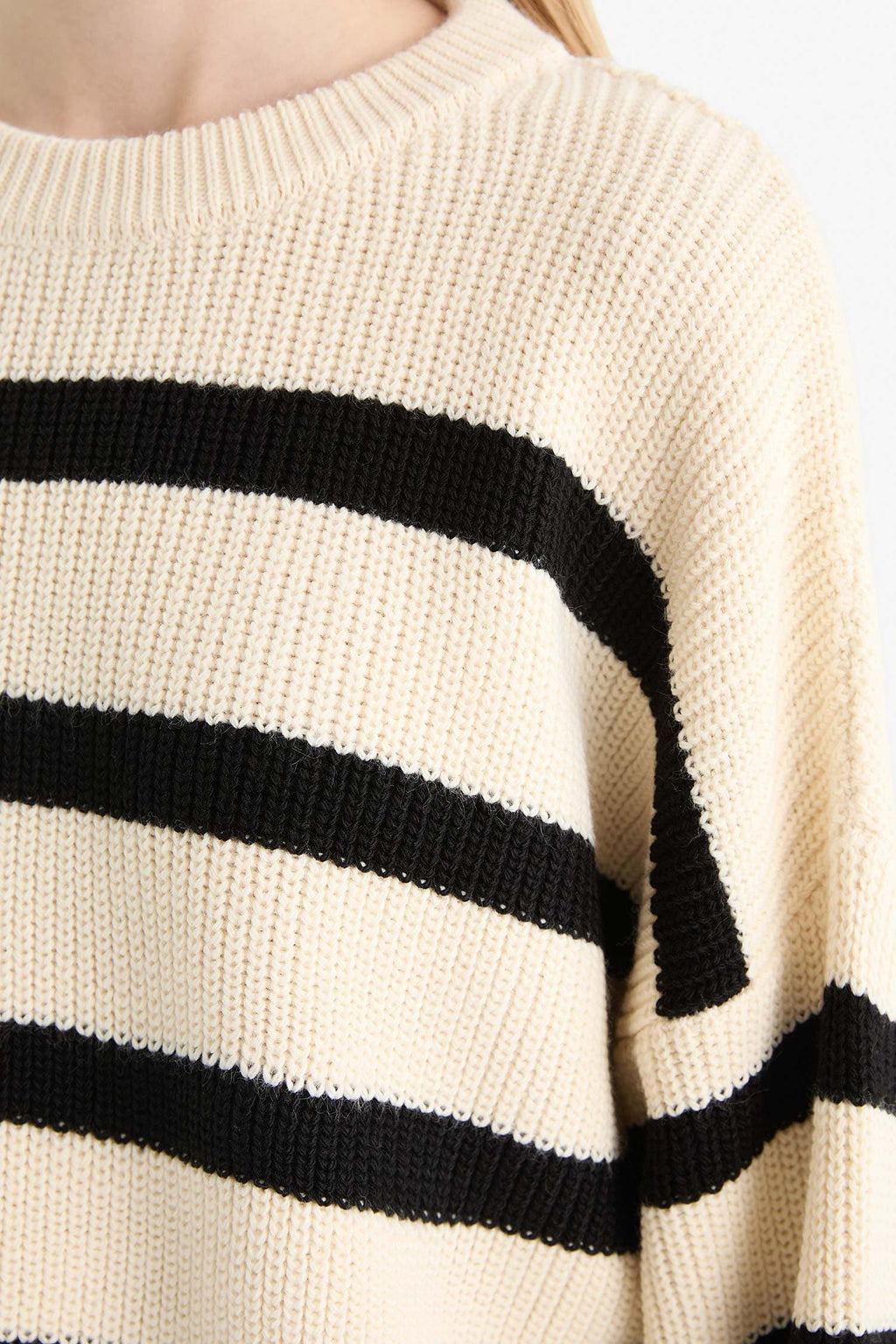 Oversize Wide Pattern Crew Neck Striped Knitwear Sweater