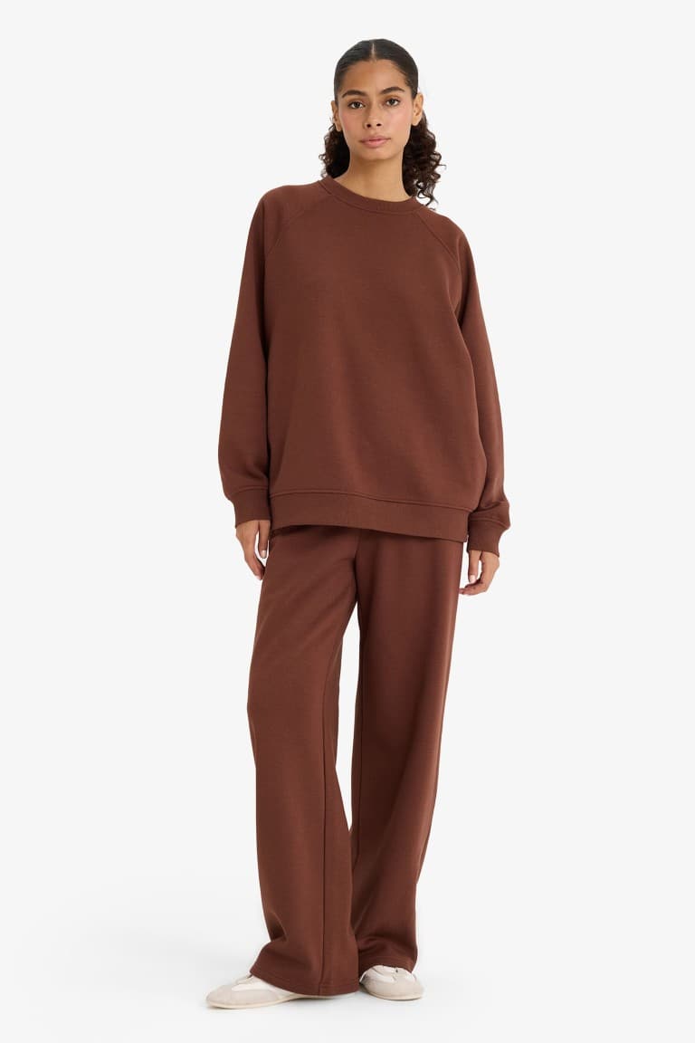 Oversized, loose fit, crew neck, basic, simple thick sweatshirt Secondary image