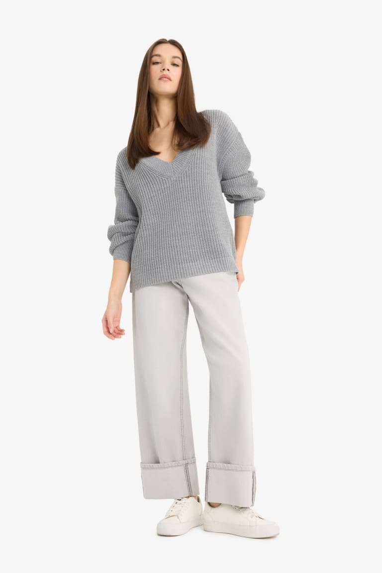 Oversize Wide Pattern V Neck Knitwear Sweater Secondary image